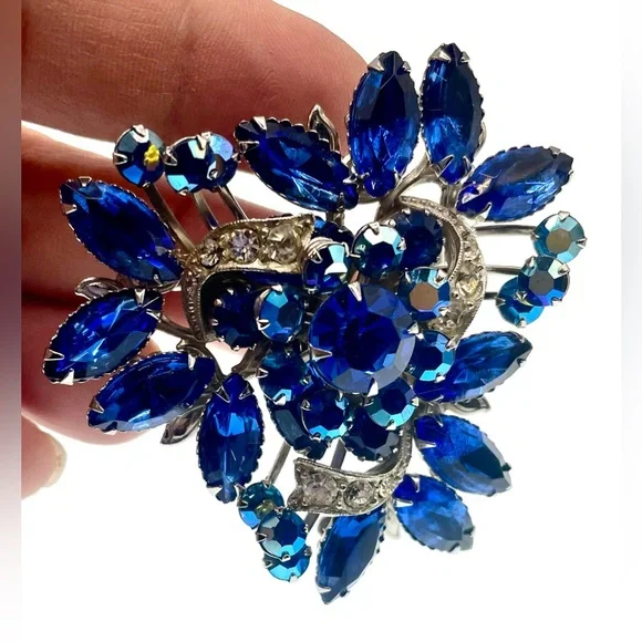 Vintage 1960s Silver Tone Blue Faceted Crystal Brooch Pin Aurora Borealis MCM - Picture 4 of 7